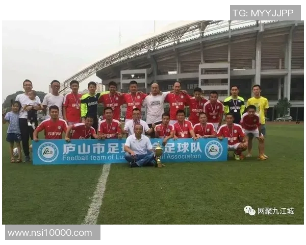 武汉足球队荣登足球团队协作排行榜首位展现卓越团队精神与实力